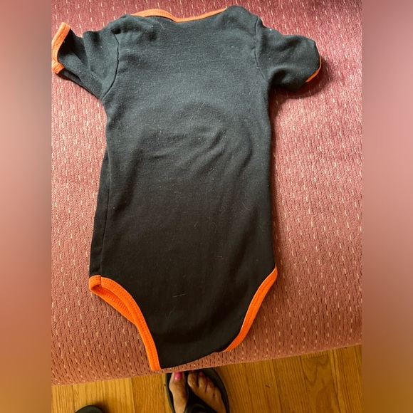 Harley Davidson onesie size 18 months but fit my 8 month old avg size. Stretchy - Picture 2 of 3